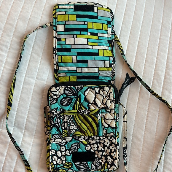 Vera Bradley Crossbody - Picture 4 of 6